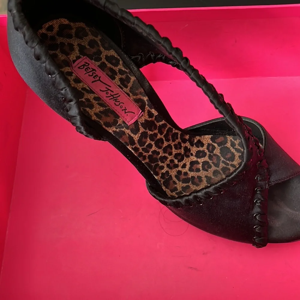 ✨Reduced BETSEY JOHNSON heels - sexy black satiny fabric and looked black ribbon - Picture 4 of 11